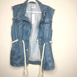 UO Women’s Denim Jacket Distressed Vest NWT Fringe Blue White Country Safari
